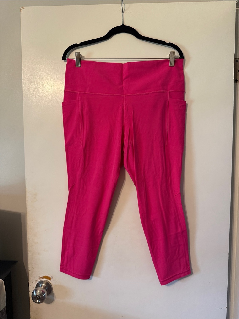 Athleta Salutation Stash 7/8 Tight